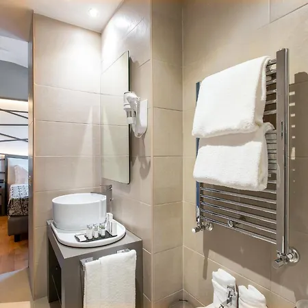 فندق Fortyfive Squared 4*