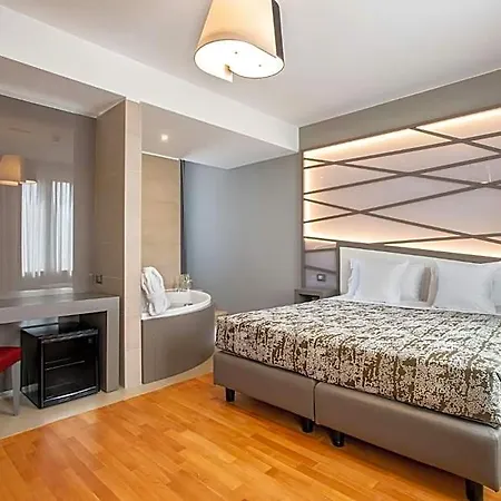 Fortyfive Squared 4* Roma